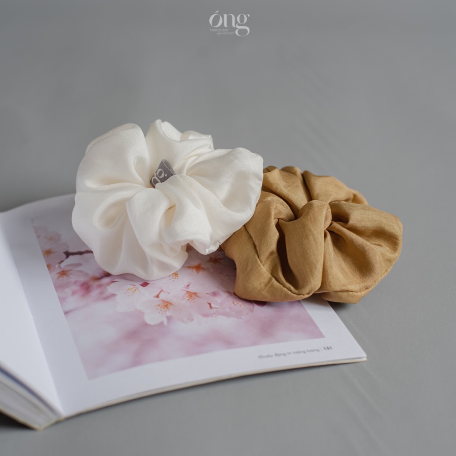 Set 2 Cột tóc lụa tơ tằm tự nhiên 100% Silk Scrunchies VN- ÓNG SILK - Nhuộm màu an toàn cho da- Mềm nhẹ, không gây đứt t