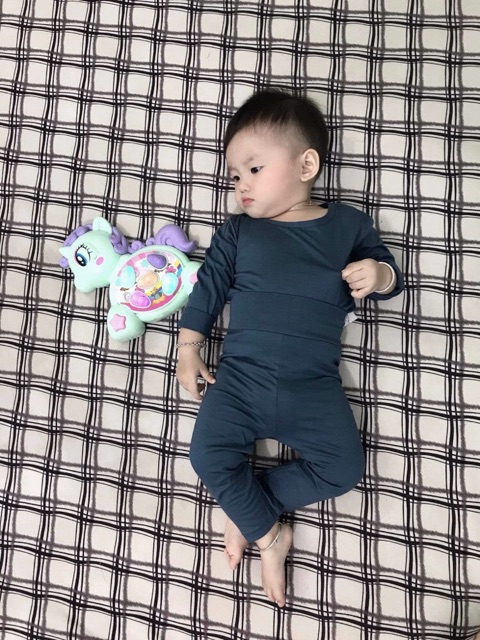 Bộ PEEKABOO  trơn cực sang cho bé