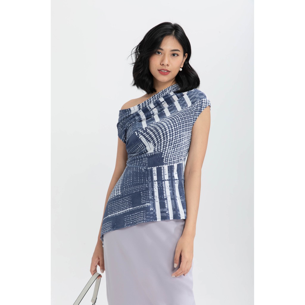 [NHẬP WABRTL5 GIẢM 10% TỐI ĐA 50K ĐH 250K ]Áo lệch vai họa tiết nữ IVY moda MS 16M6308
