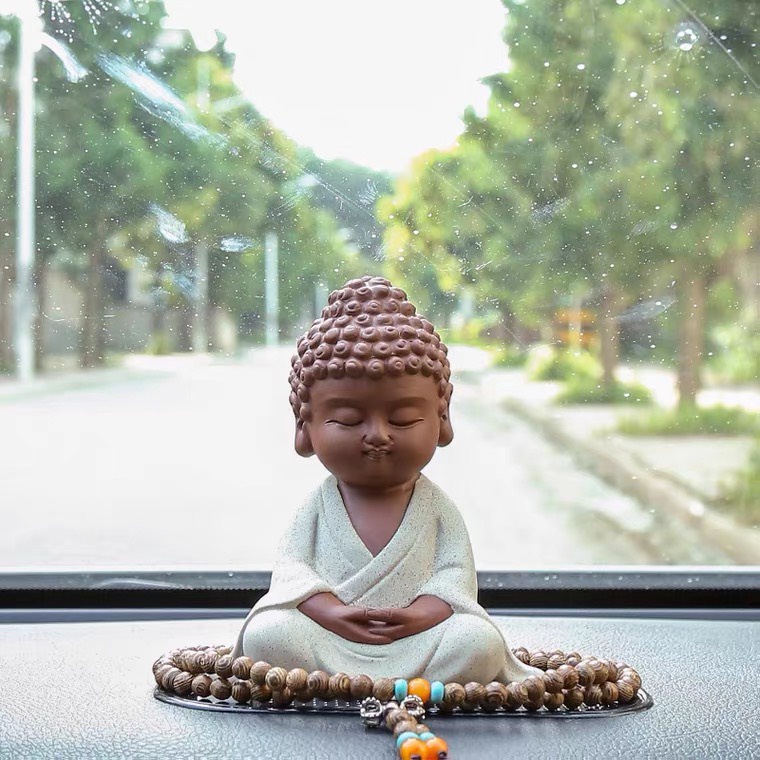 Tượng Phật Gốm Buddha mỉm cười phong thủy để taplo xe ô tô - Tượng Phật để xe hơi Cao cấp, Tượng Phật Để Taplo ô tô