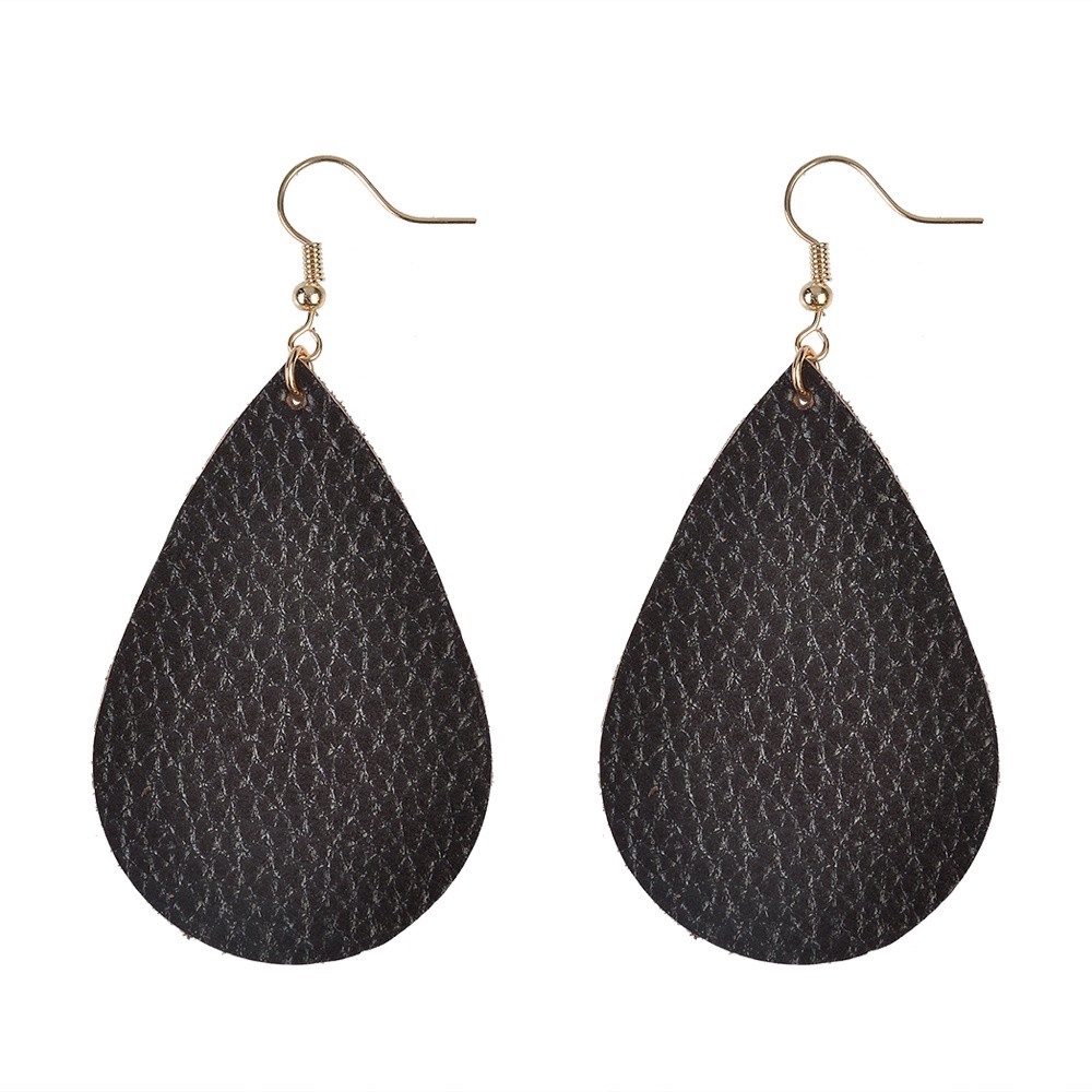 Hoa tai hợp kim phối da kiểu giọt nước với họa tiết da báo đầy cá tính