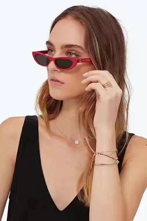 Kính mát kiểu mắt mèo phong cách retro thời trang sang trọng cho nữ