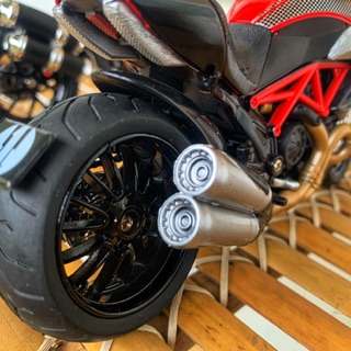 Mô hình xe 1:12 DUCATI Diavel