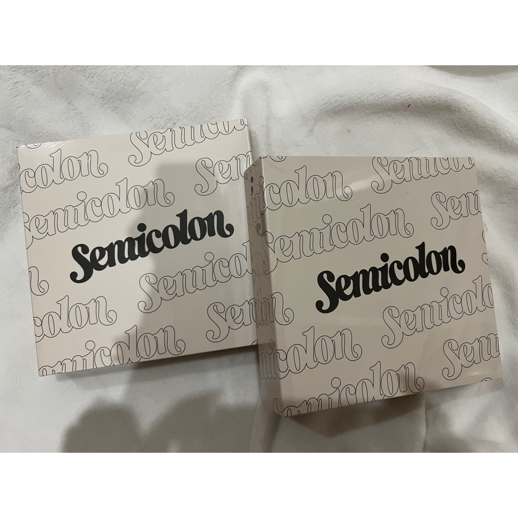ảnh thần tượng Semicolon màu trắng