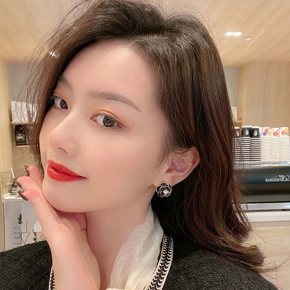 Khuyên tai nữ trang tạo hình bông hoa thanh lịch