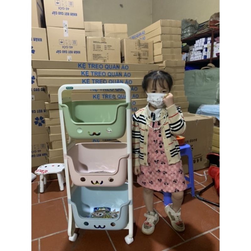 Kệ để đồ chơi, quần áo, bánh kẹo hình gấu có bánh xe 3 tầng cho bé