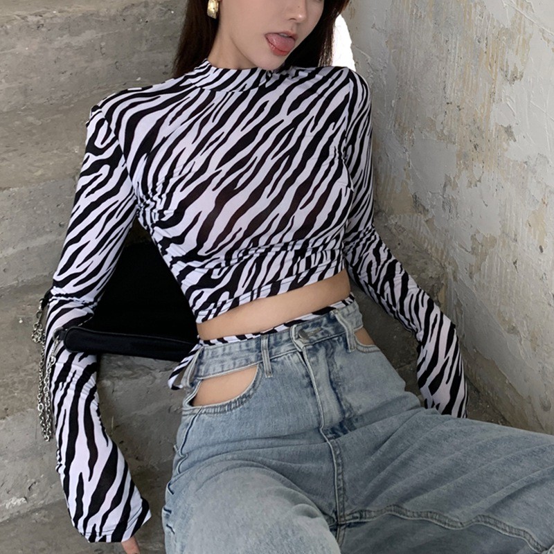 Áo croptop tay dài hở lưng họa tiết ngựa vằn cho nữ