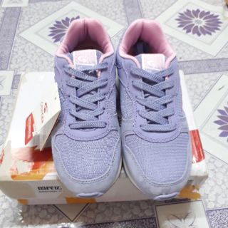 Giày thể thao nữ size 37