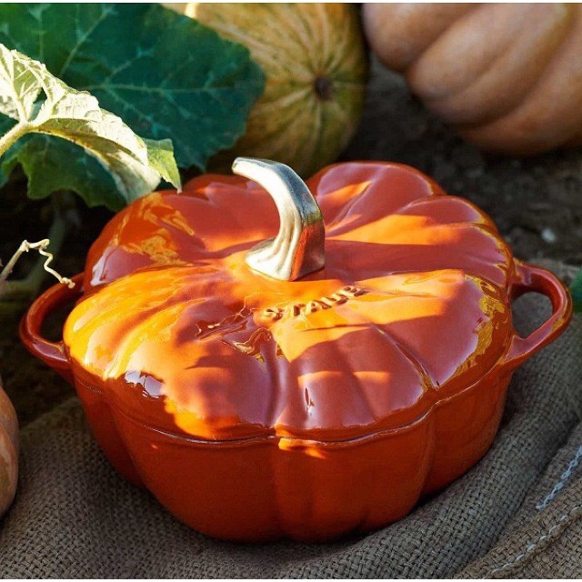 Nồi STAUB PUMPKIN COCOTTE CIN bí ngô 24cm màu cam quế