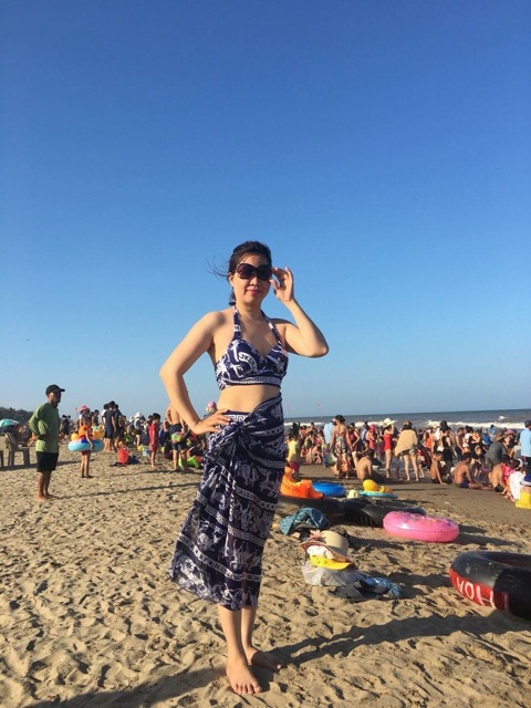 Sỉ bikini đi biển