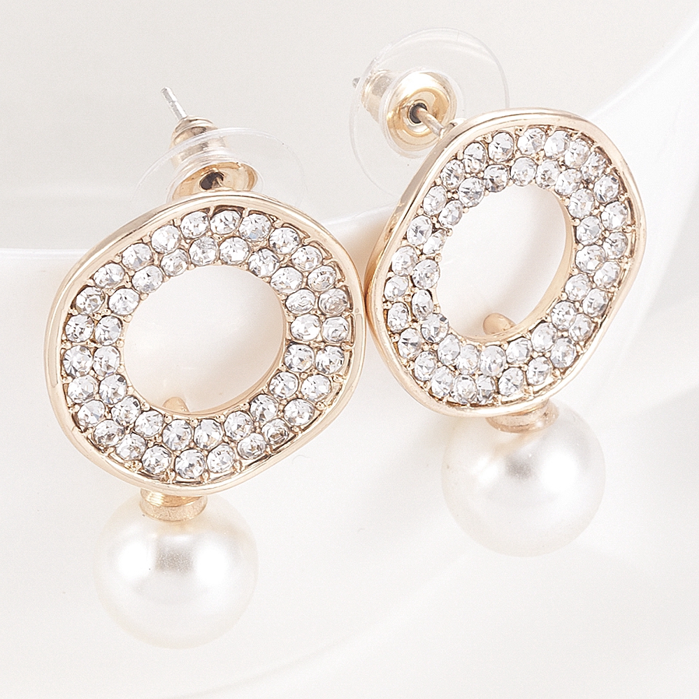 Khuyên tai dáng tròn đính hạt ngọc trai nhân tạo