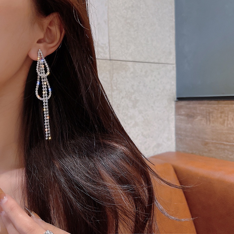 Bông tai Bell Mew kiểu thuỷ nguyệt dáng dài đính đá BT269