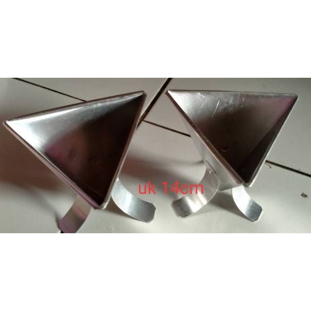 Khuôn Làm Bánh Hình Kim Tự Tháp 14cm