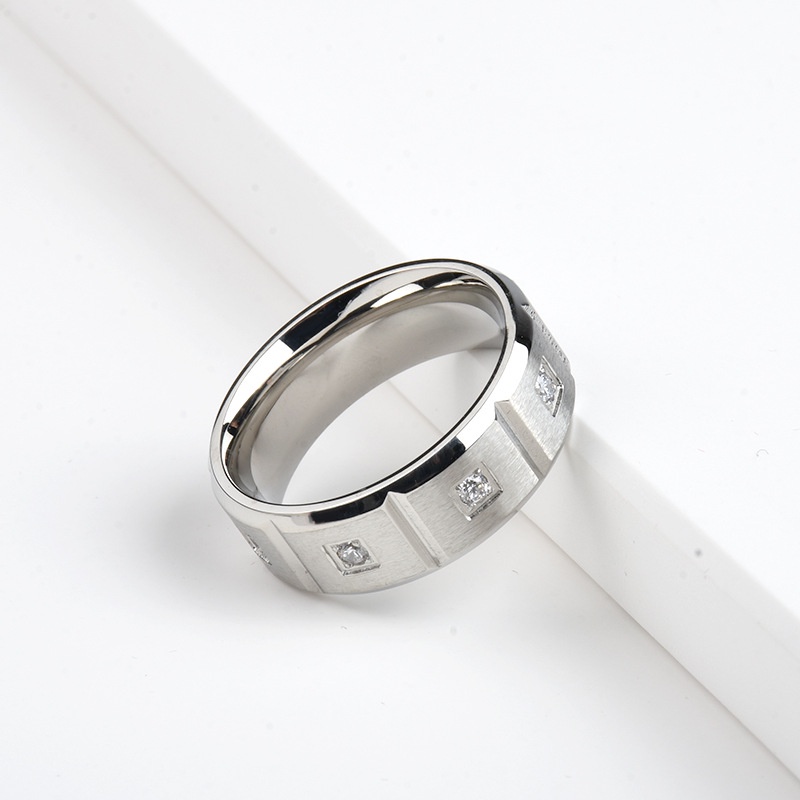 Nhẫn titan trơn đính đá nhân tạo cực bền bỉ 100 năm không hỏng mama king Nhẫn cuban hiphop rapper trơn thép không gỉ cực