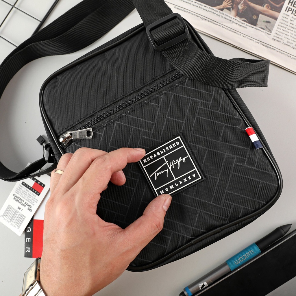 Túi đeo chéo nam nữ unisex đựng ipad đồ cá nhân hàng nhập khẩu logo đúc nguyên khối nổi bật  đến từ TOMMY