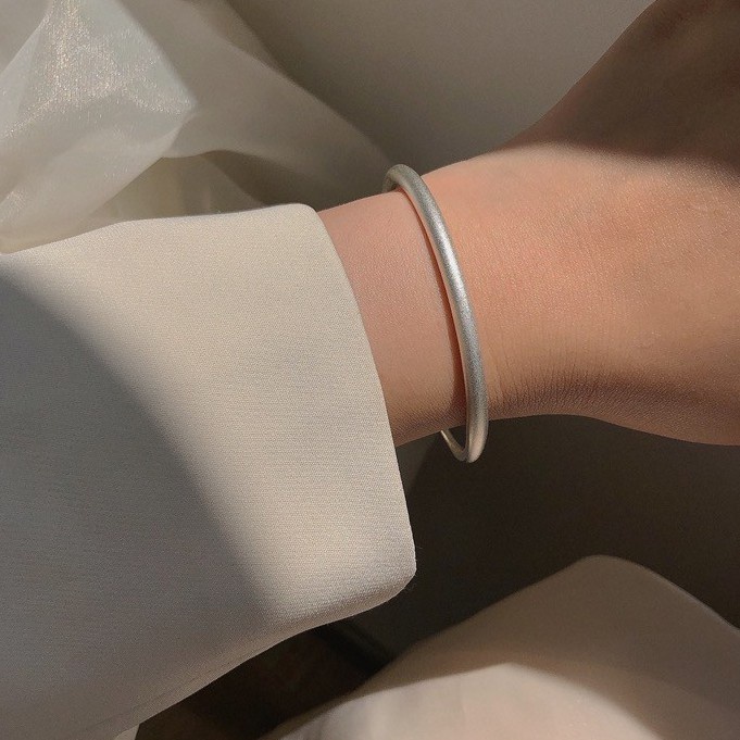 Vòng đeo tay bạc sterling kết cấu mờ có thể điều chỉnh không gây dị ứng