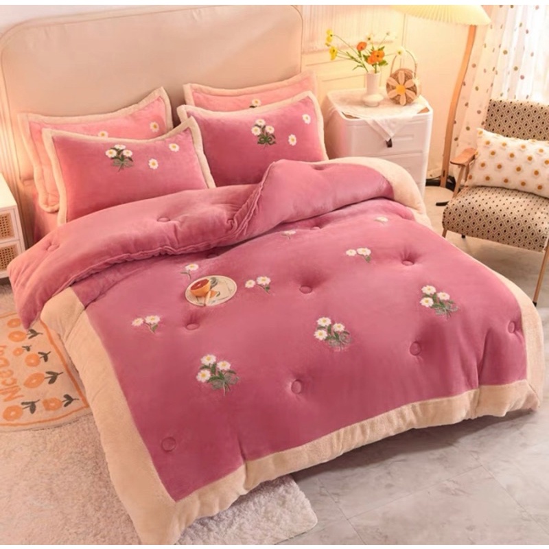 Chăn Lông Thỏ Thêu Hoa Cúc_Siêu Giữ Nhiệt_Hàng Nhập Khẩu Nguyên Tem Mác