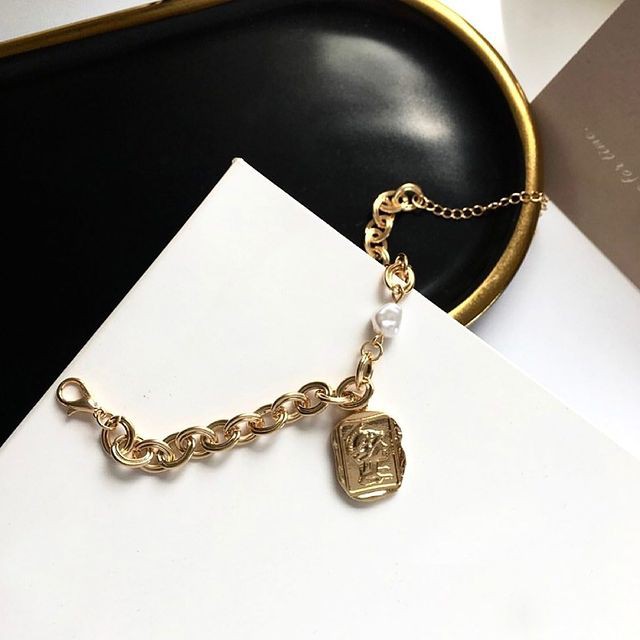 𝘼𝙩𝙝𝙚𝙣𝙖 𝙗𝙧𝙖𝙘𝙚𝙡𝙚𝙩