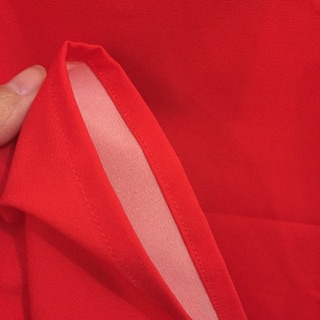 Quần lụa hoặc chân váy lụa satin (mặc cung áo dài)