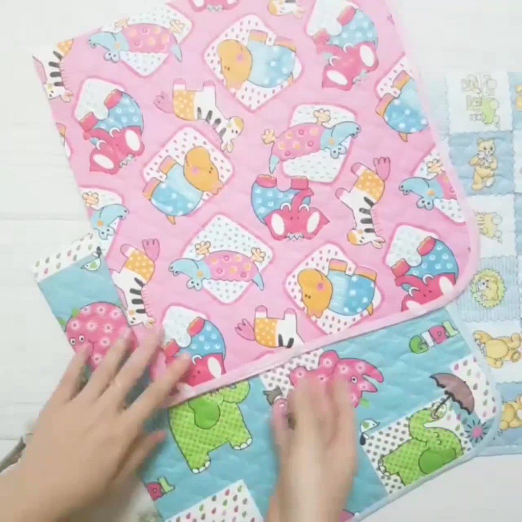 Chiếu lót thay bỉm chống thấm cho bé sơ sinh,Tấm Lót Nhựa Nilong Chống Thấm Thay Tã Bỉm Cho Bé