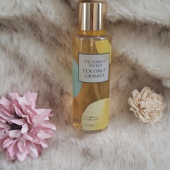 Xịt thơm toàn thân Victoria Secret Coconut Granita