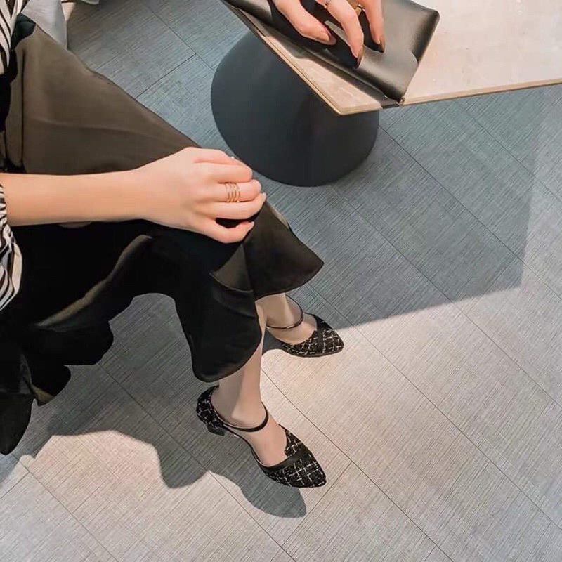 Giày cao gót màu đen