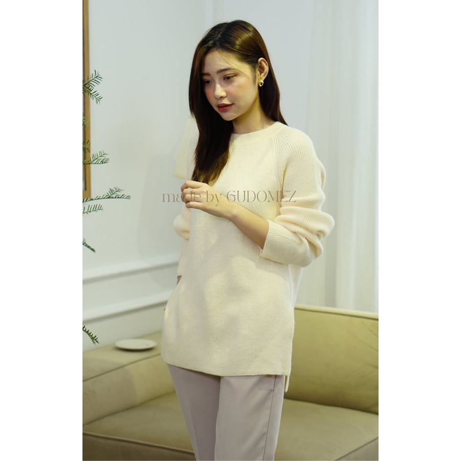 Áo len nữ xẻ tà cao cấp, dài tay GUDOMEZ màu Kem Sữa | BigBuy360 - bigbuy360.vn