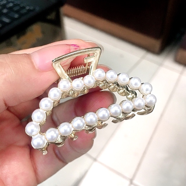 cặp tóc đính hạt ngọc hot trend 2019