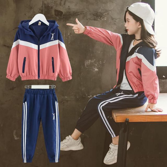 Bộ thể thao  bé gái