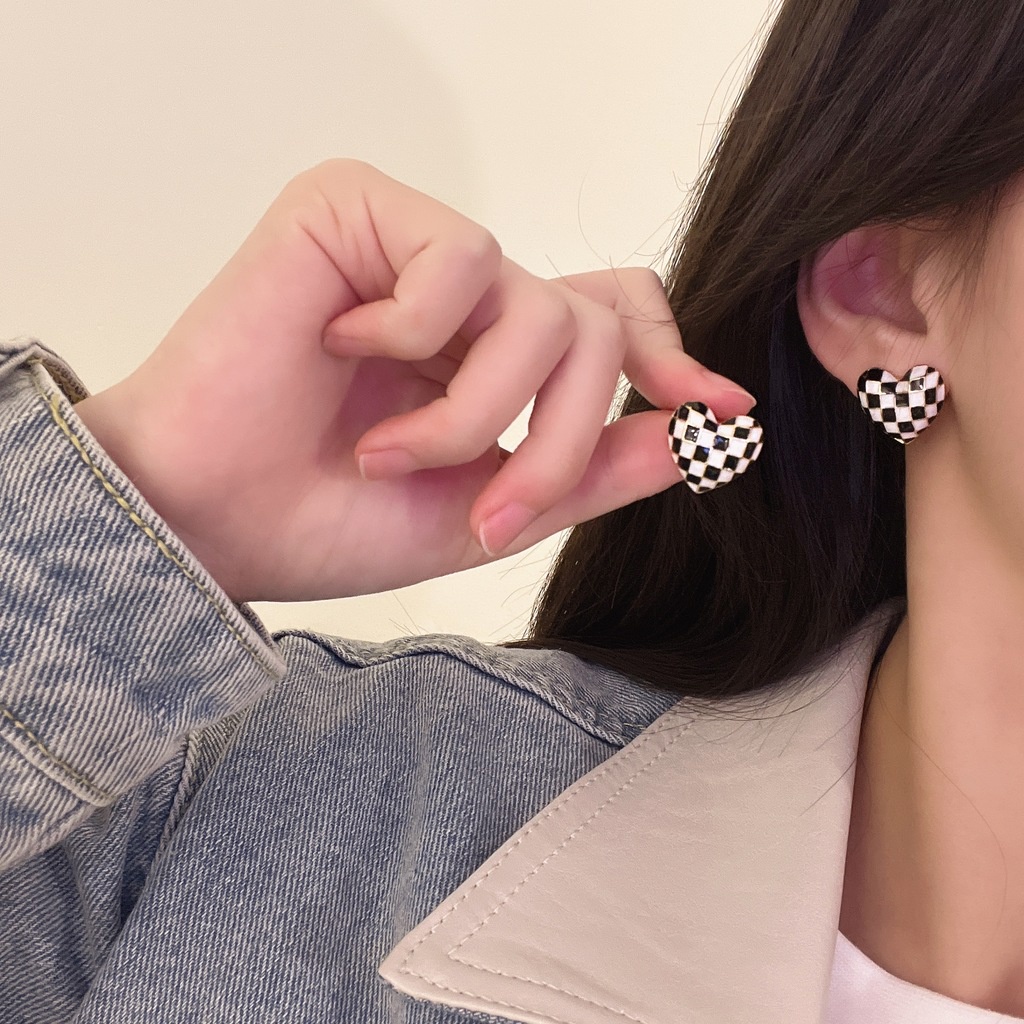 Bông Tai Kim Loại Hình Bàn Tay Phong Cách Retro Thời Trang Hàn Quốc