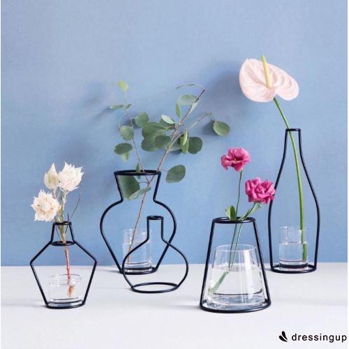 Khung đựng lọ hoa thiết kế đơn giản dùng để trang trí nội thất