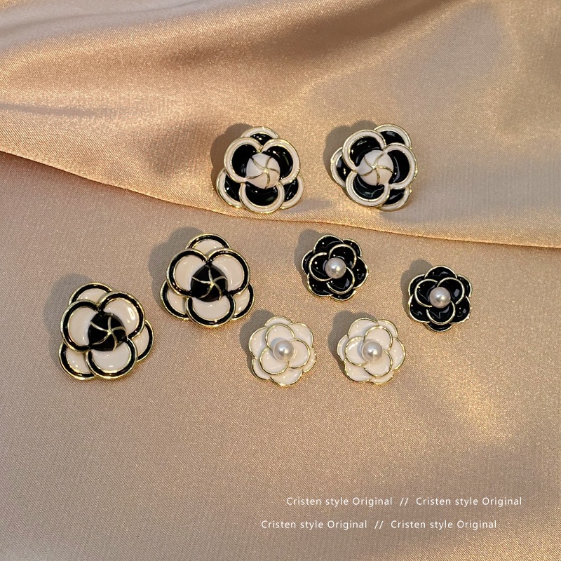 Bông Tai Hình Hoa Màu Trắng Đen Phong Cách Retro