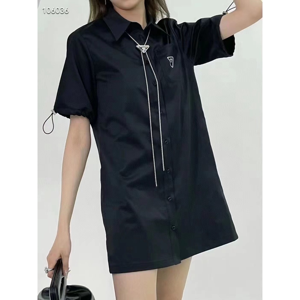 Áo sơ mi nữ thời trang cao cấp Prada với thiết kế basic có túi nắp và dây kèm dây đeo cổ có logo Prada