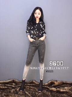 Quần bò loang xước nhẹ