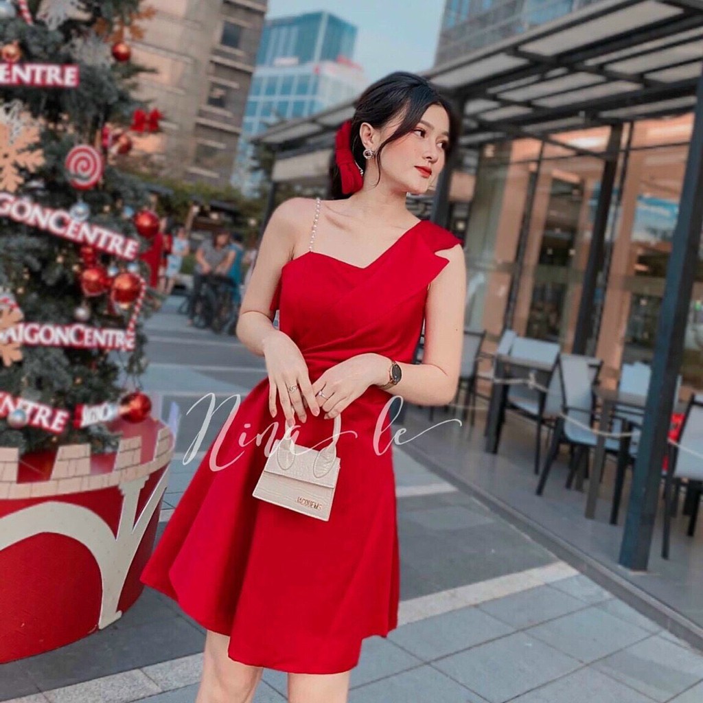 Đầm xòe lệch vai dây cườm bèo eo kèm mút