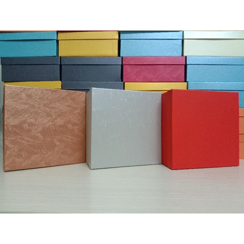 Hộp quà vuông 25x25 cao 10 cm