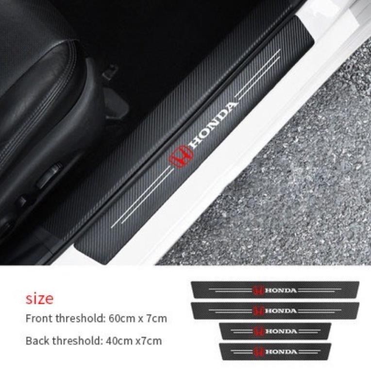 Bộ 4 miếng dán bảo vệ bậc chân xe ô tô sợi carbon, decal chống trầy xước bậc chân xe ô tô có logo theo hãng xe