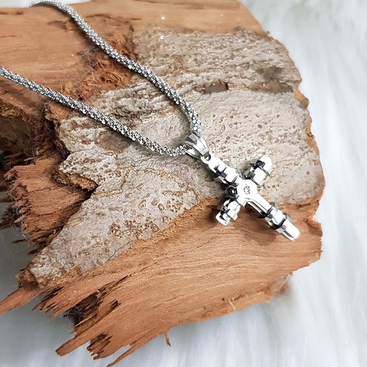Dây chuyền xoán mặt thánh giá phù hợp cho cả nam và nữ MZ1745.