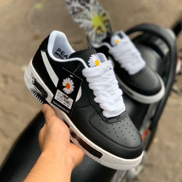 CÓ SẴN Giày sneaker đen hoa cúc mới