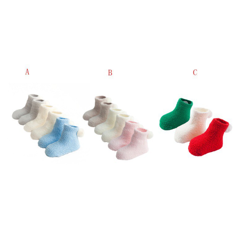 Vớ cotton cổ cao giữ ấm đính quả bông dễ thương cho bé