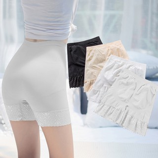 Quần thun ôm bụng mặc trong váy viền ren Kymisexy