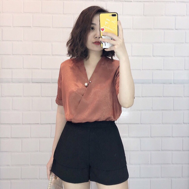 Áo sơ mi lụa cổ V