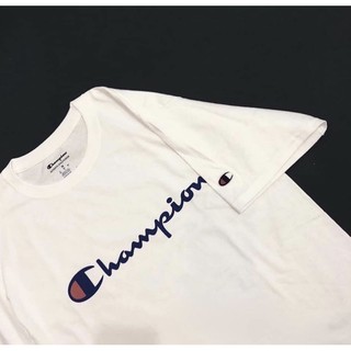 Áo Champion in màu trắng