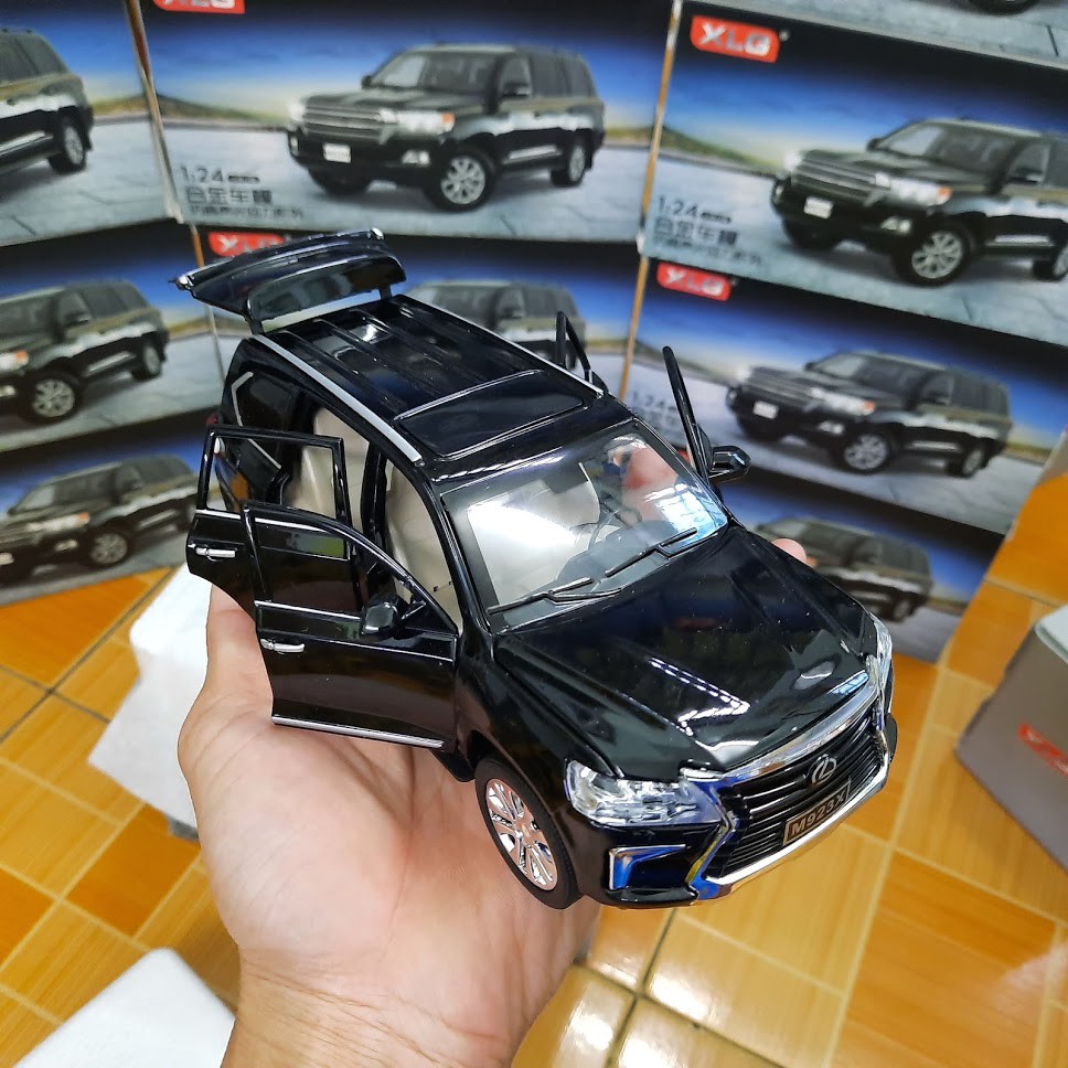 Mô hình xe Lexus LX570 XLG tỉ lệ 1:24 xe ô tô đồ chơi trẻ em bằng sắt chạy cót