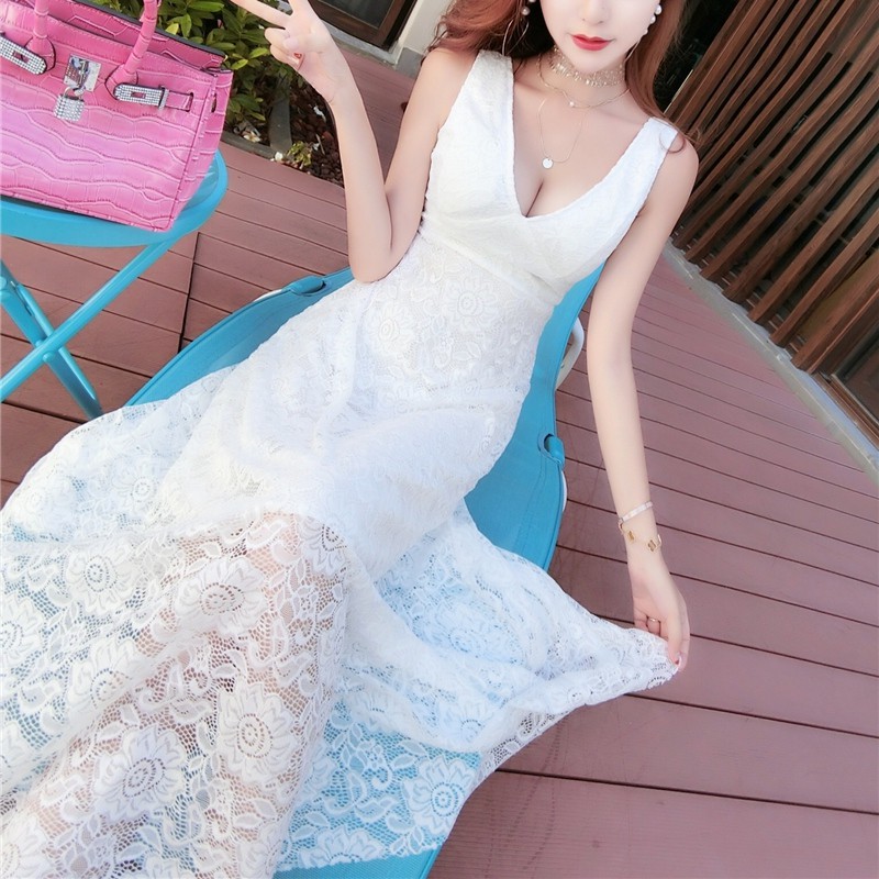 Đầm Dài Cổ Chữ V Khoét Sâu Phối Ren Hoa | BigBuy360 - bigbuy360.vn