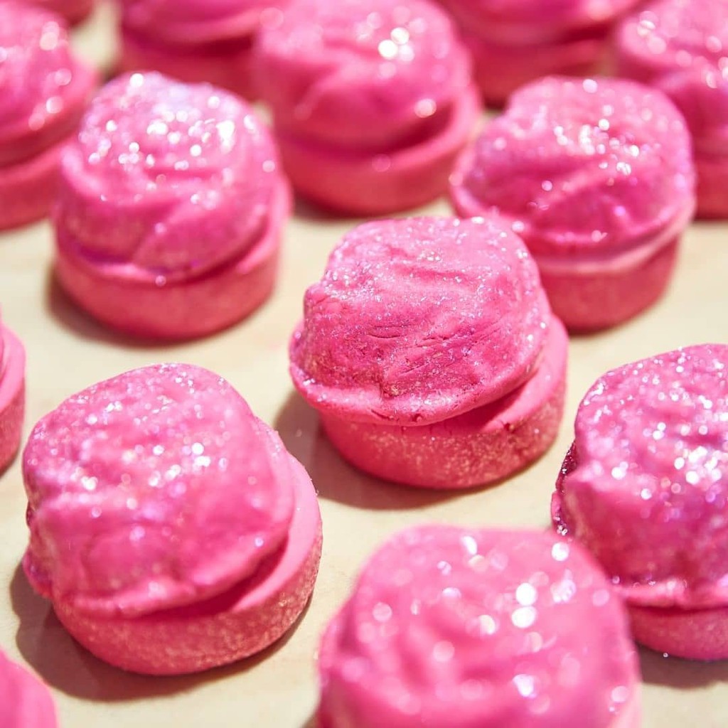 Bánh tạo bọt tắm LUSH - Rose Jam Bubbleroon Bubble Bar