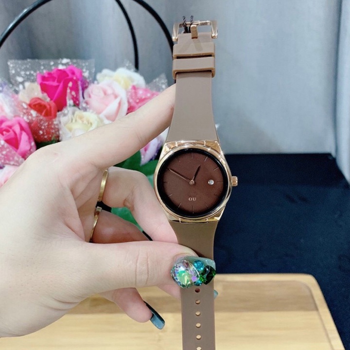 Đồng hồ nữ OneTime thời trang hiện đại, kiểu dáng thon gọn, dây caosu mềm dễ chịu khi đeo, vỏ thép không gỉ cực đẹp