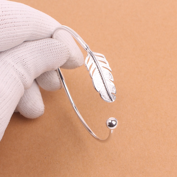 Vòng Tay Hở Mạ Bạc Hình Lông Vũ