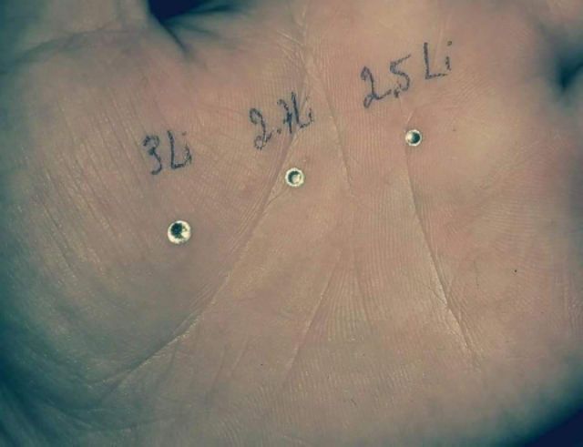 Đá đính răng 2k/viên