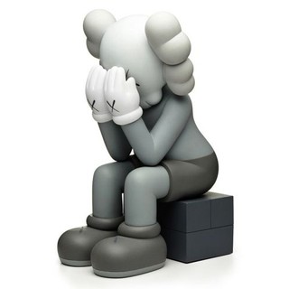 Tượng Kaws companion Passing Through